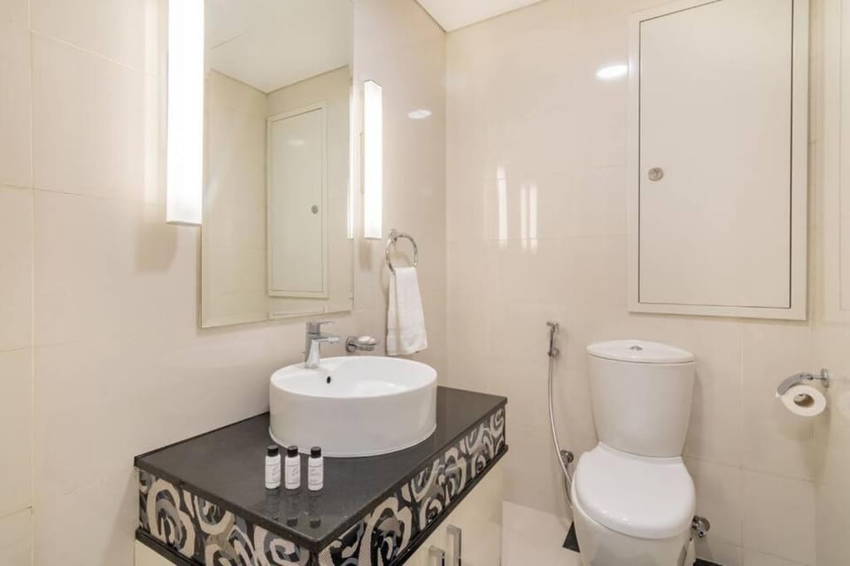 FIRST CLASS 2BR Modern Downtown Retreat Apartment in Dubai