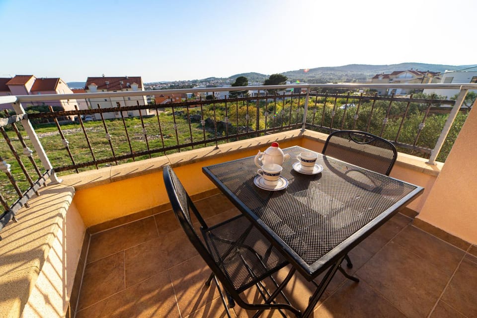 View (from property/room), Balcony/Terrace, Balcony/Terrace, Dining area