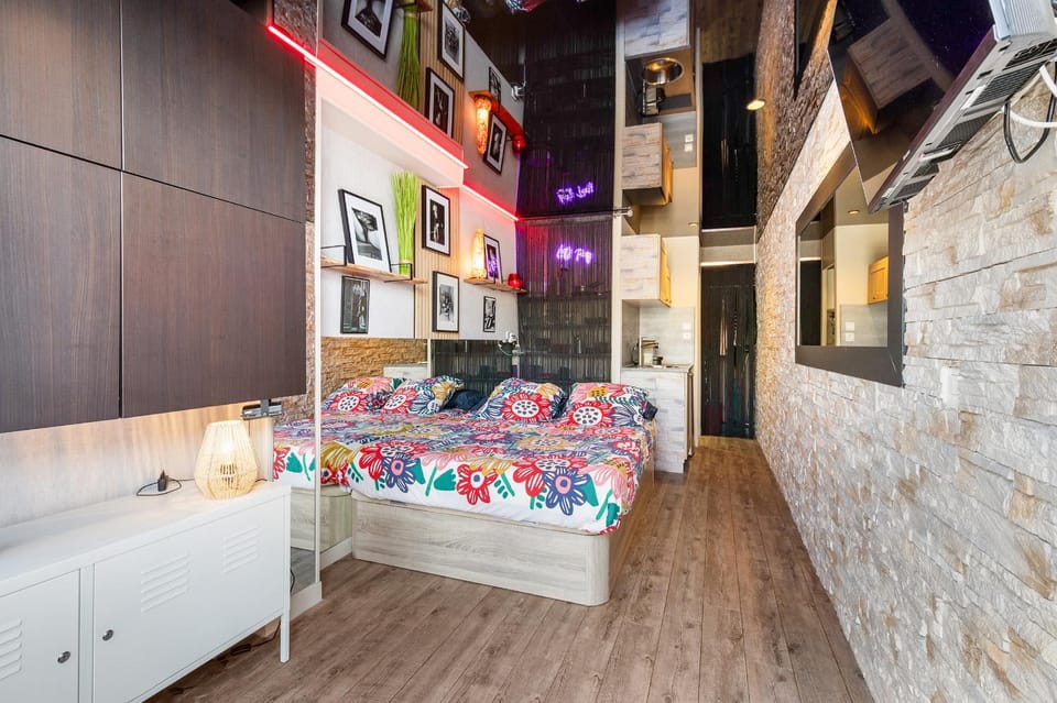 Bed, Photo of the whole room