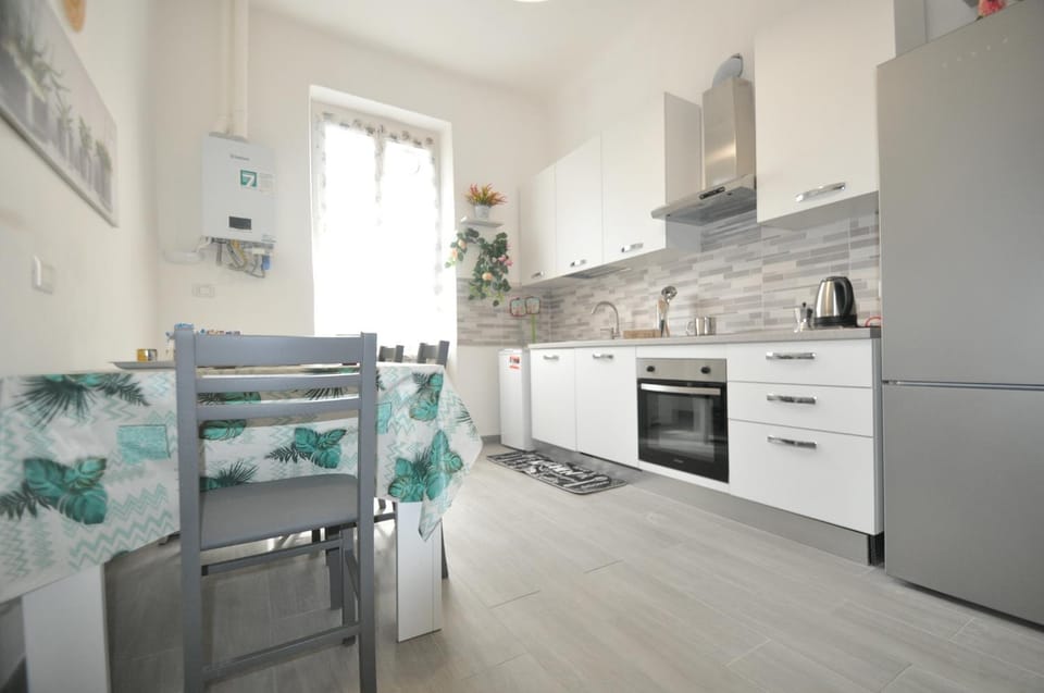 Kitchen or kitchenette, dishwasher, minibar, oven, stove, washing machine, kitchen