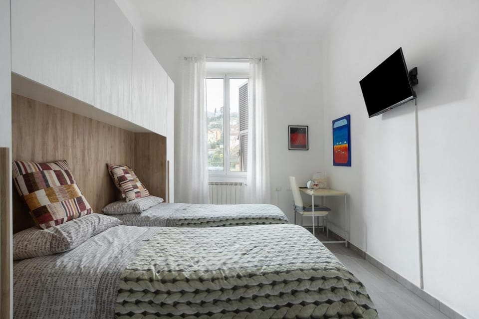 Bed, TV and multimedia, Bedroom, wardrobe