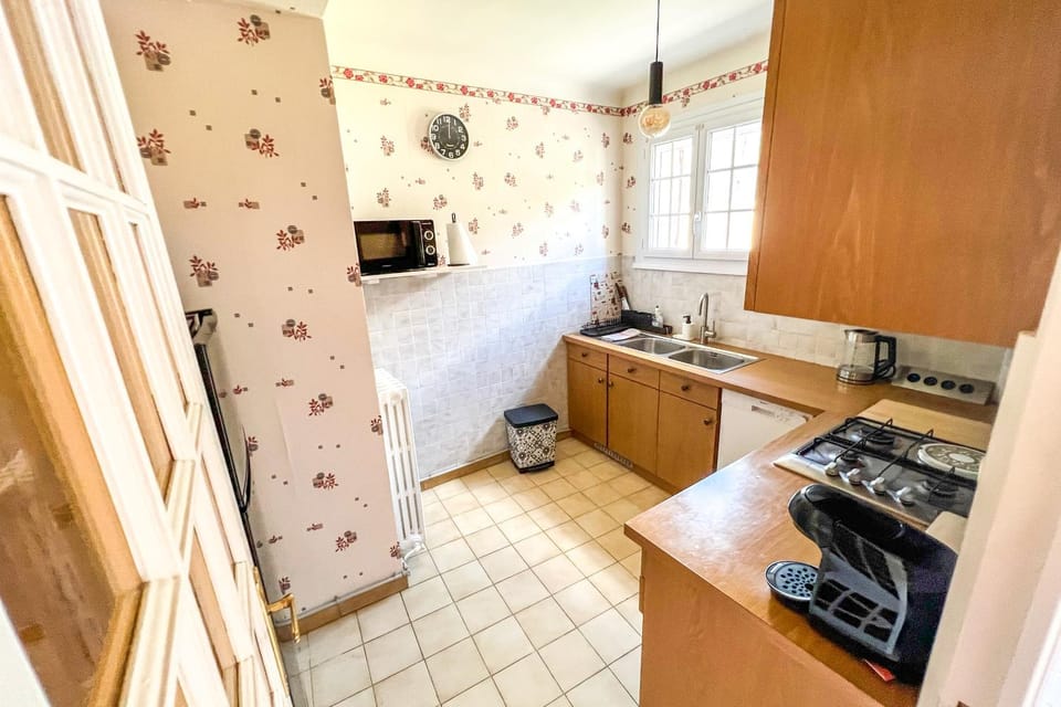 Kitchen or kitchenette, toaster