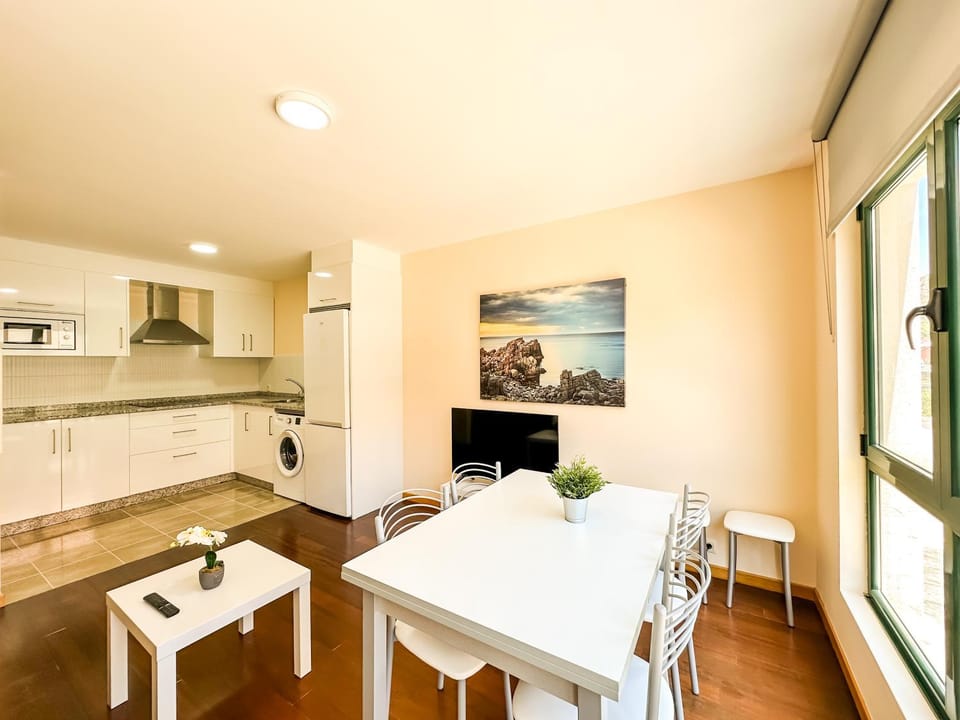 Kitchen or kitchenette, Dining area, pet friendly