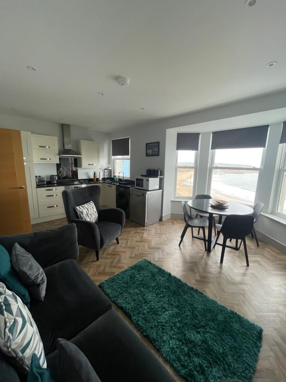 Superb 2 Bedroom Sea View Flat Apartment in Scarborough