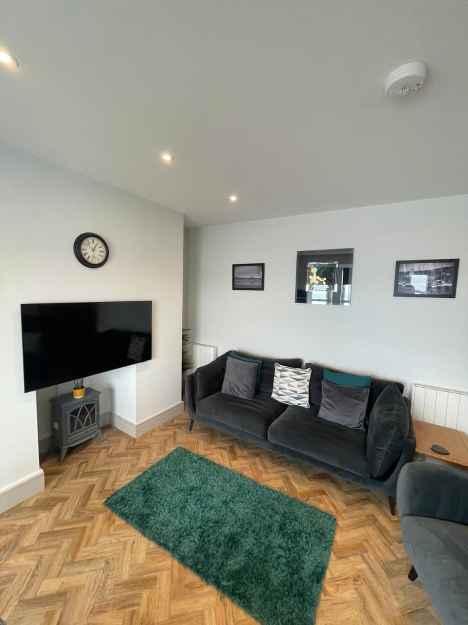 Superb 2 Bedroom Sea View Flat Apartment in Scarborough