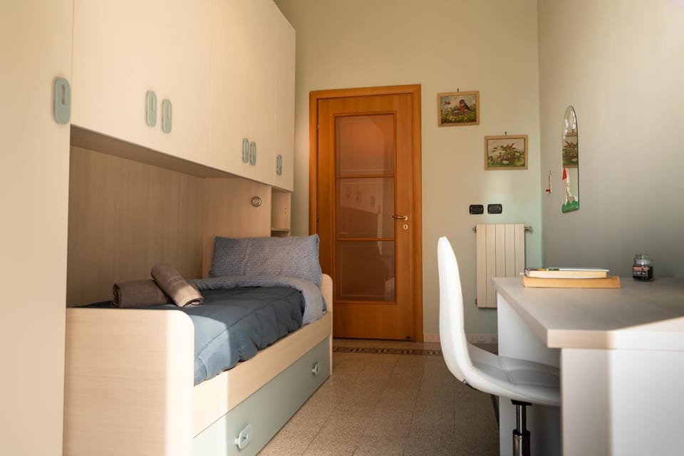 Bed, Photo of the whole room, Seating area, Bedroom, wardrobe