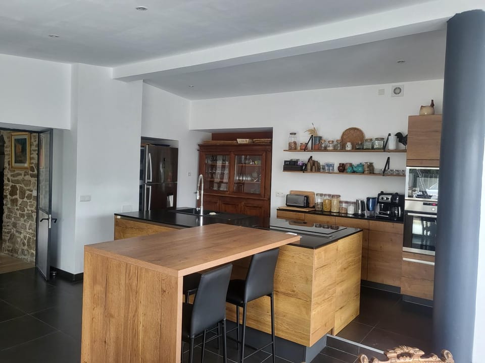 "Villa Ty Clipper" à 5 minutes des plages et des criques! Piste cyclable juste en face de la maison menant à la station balnéaire de Beg-Meil en 3 minutes à vélo! Villa in Fouesnant