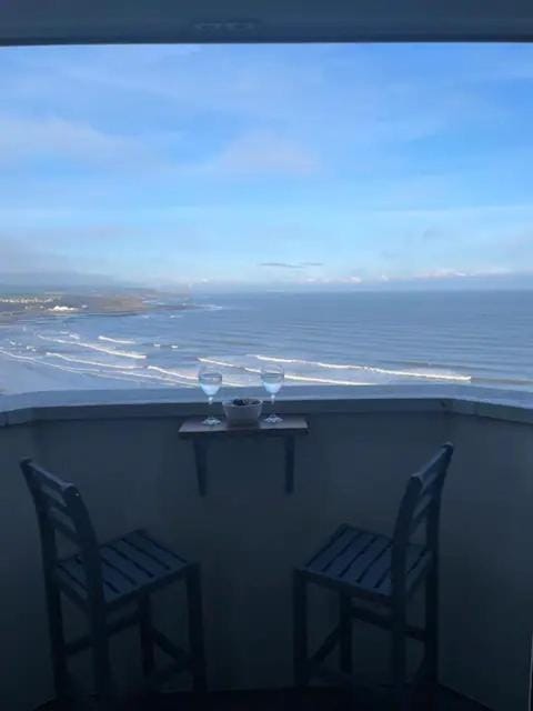Spectacular 2 Bedroom Balcony Sea View Flat Apartment in Scarborough