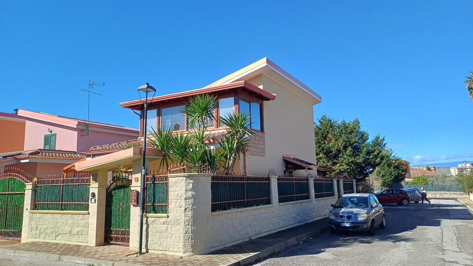 Property building, Neighbourhood, Street view, Parking