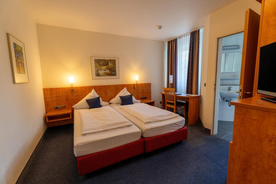 Bed, Photo of the whole room