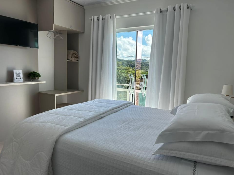 Bed, TV and multimedia, View (from property/room), locker