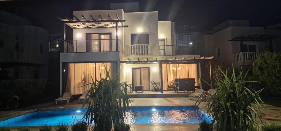 Property building, Patio, Night, Pool view, Swimming pool, sunbed