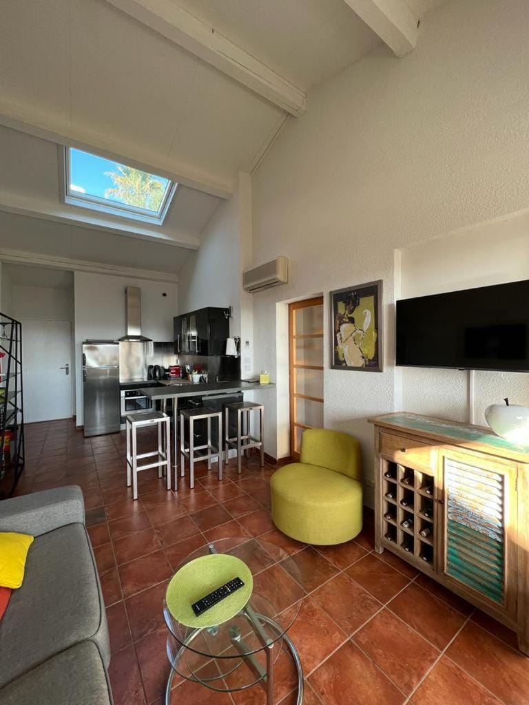 Appartement vue sur mer, piscine, garage privé Apartment in Le Lavandou