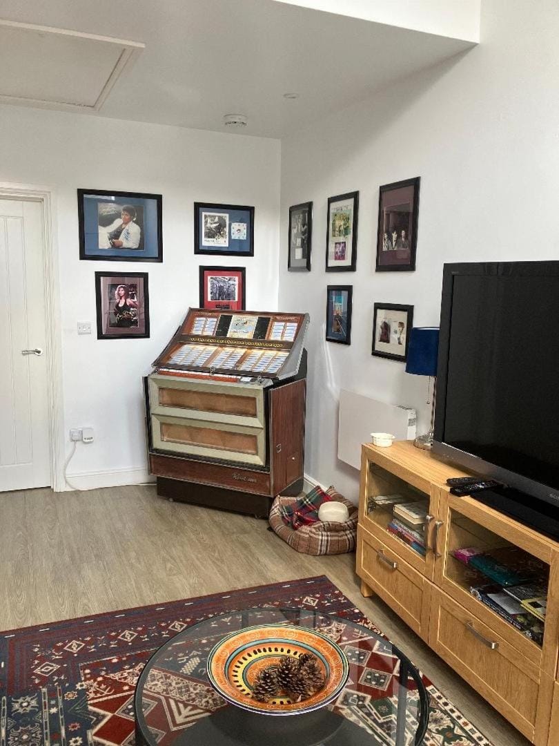 Pet-friendly boutique beach retreat Apartment in Weston-super-Mare