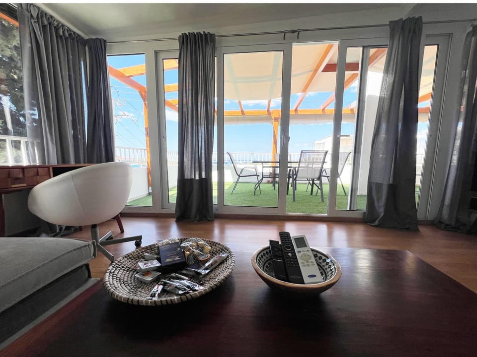 Riviera View Apartment in Vouliagmeni