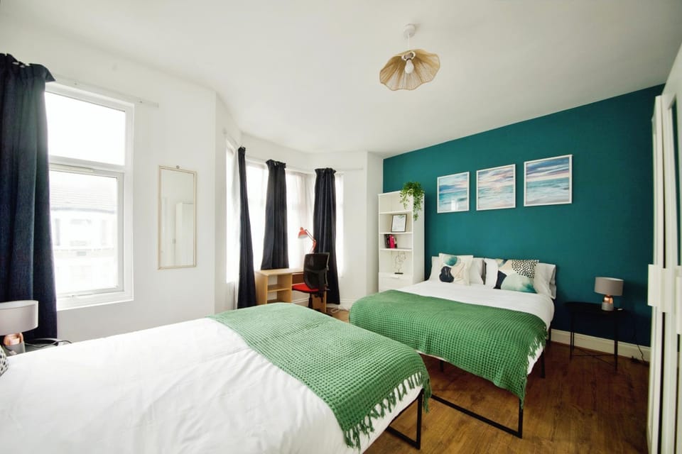 Bed, Photo of the whole room, Bedroom