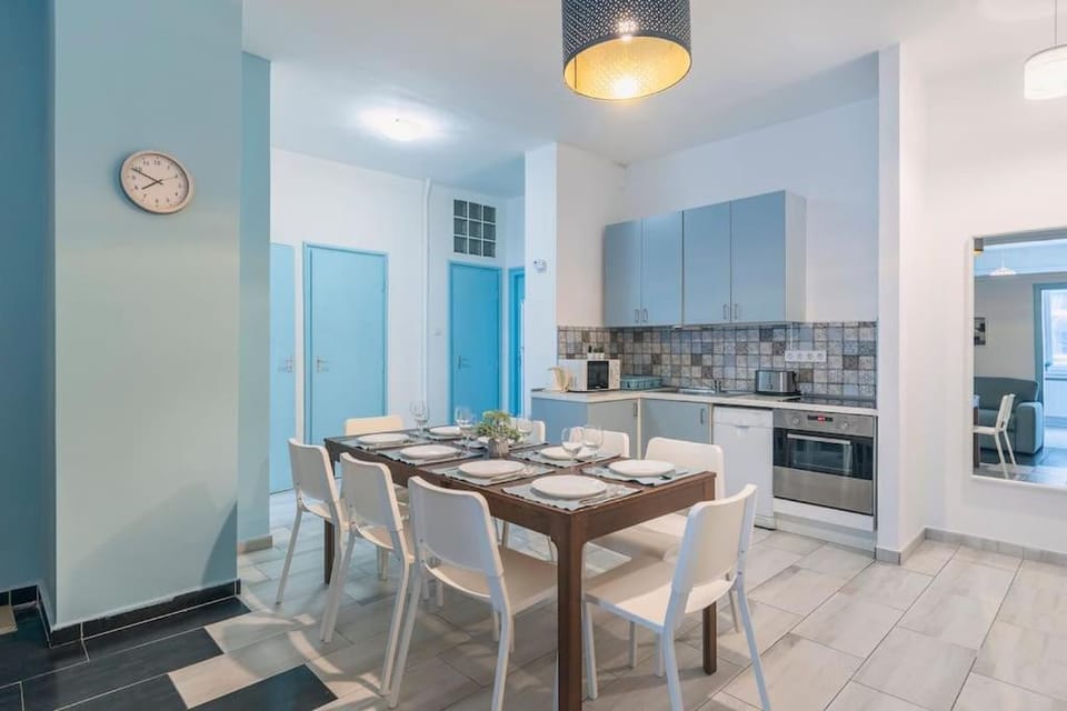 Kitchen or kitchenette, Dining area, dishwasher, oven, pet friendly, stove, toaster