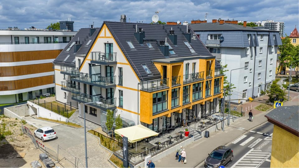 Property building, Restaurant/places to eat