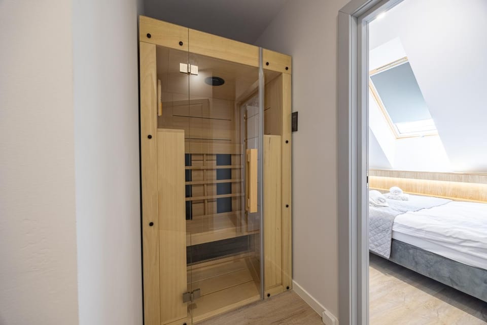 Bed, Sauna, Bedroom, Bath