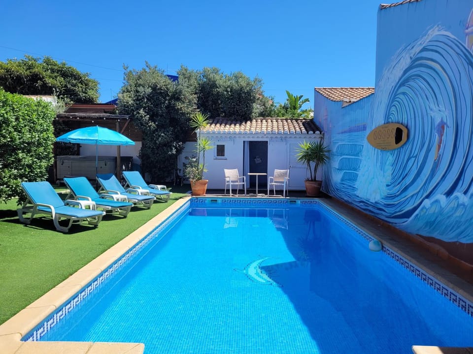 Garden, Hot Tub, Swimming pool, sunbed