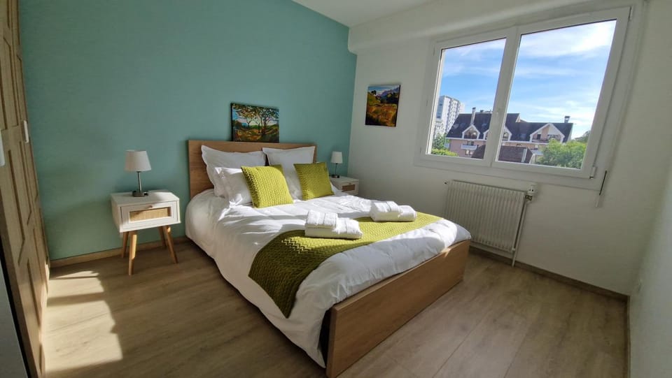 Bed, Photo of the whole room