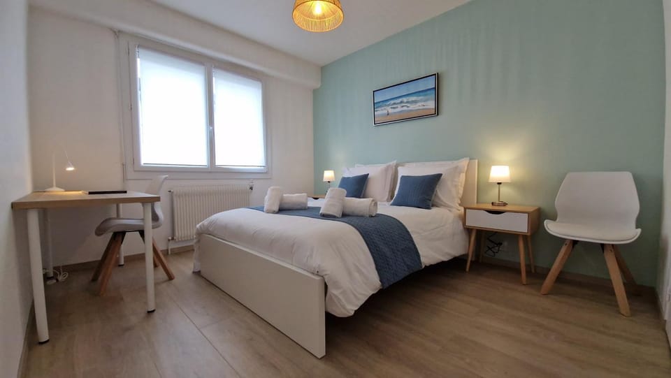 Lac Plage et Ville 95 m2 a 100m du lac, 3 chambres, parking Apartment in Annecy