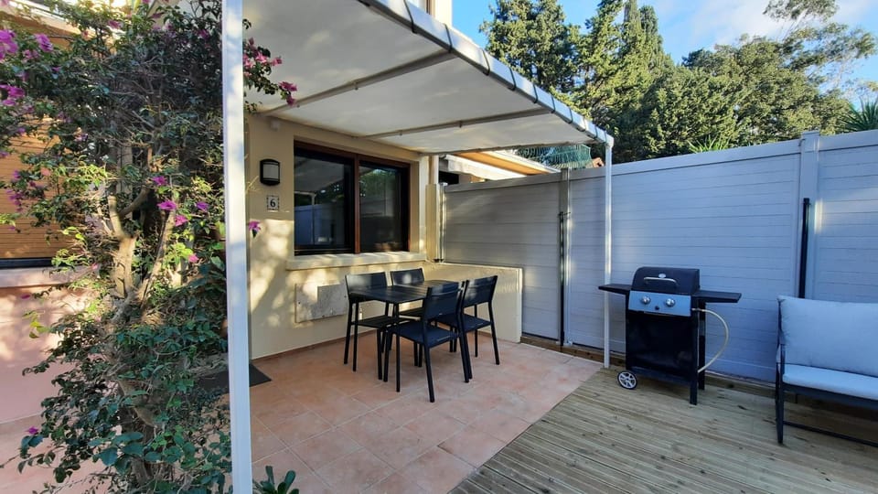 Studio climatisé Lantanas 2 adultes 2 enfants Apartment in Le Lavandou