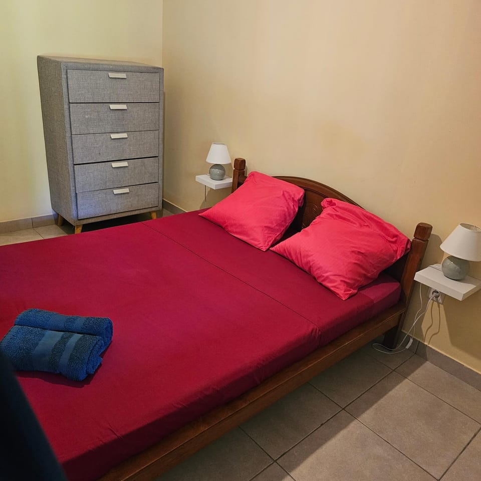 Photo of the whole room, Bedroom, storage