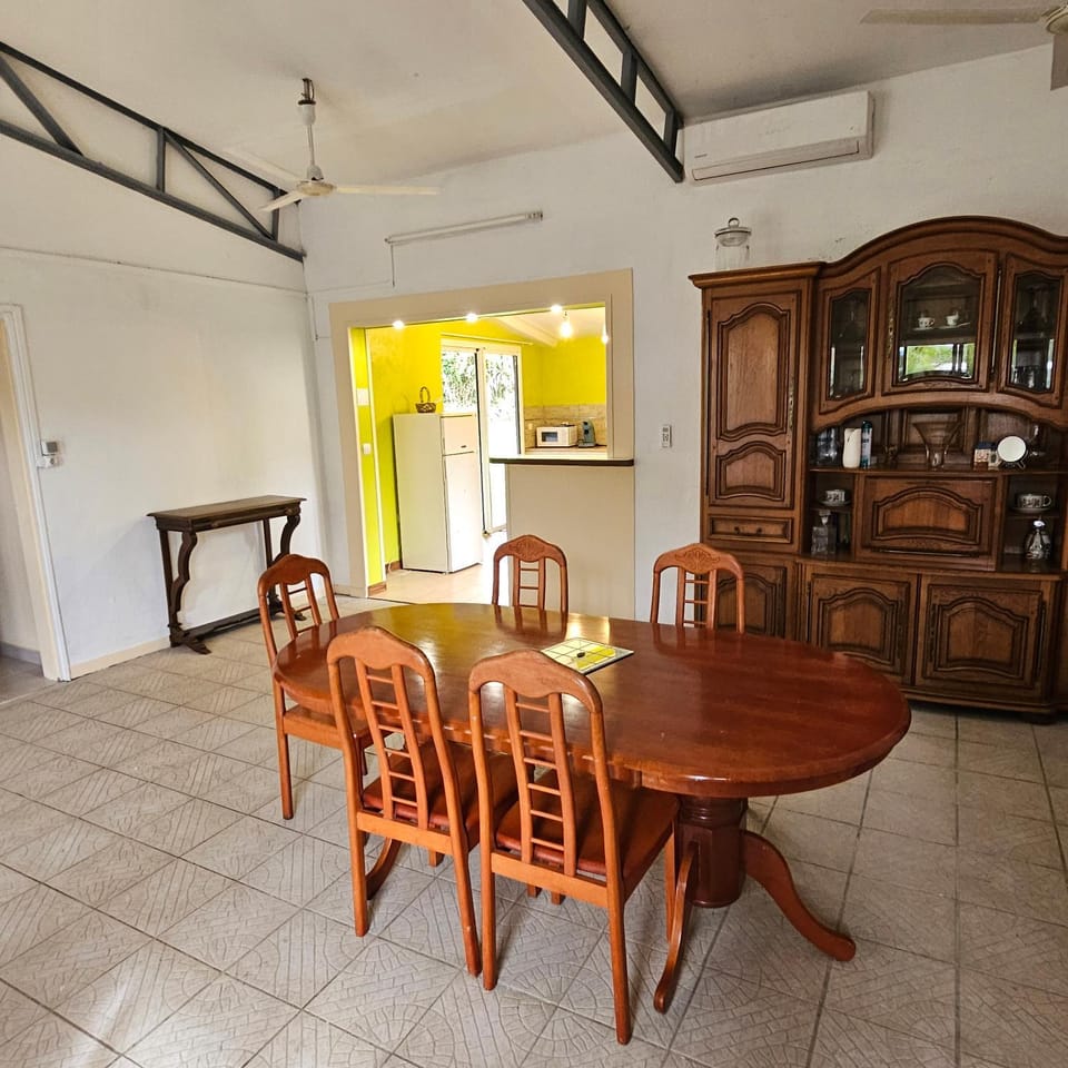 Living room, Dining area