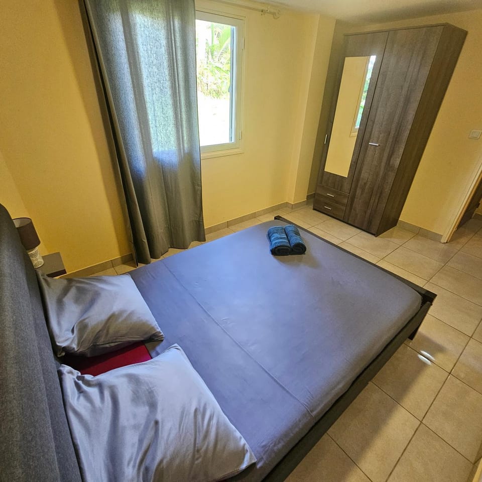 Bed, Photo of the whole room, Bedroom, wardrobe