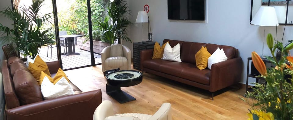 TV and multimedia, Living room, Seating area, internet