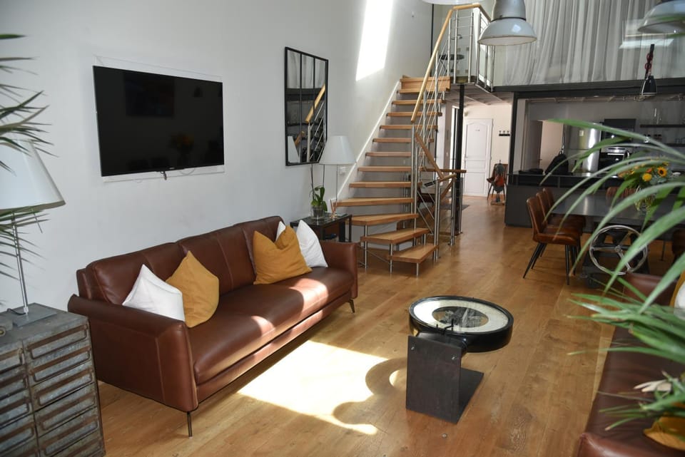 Living room, Lounge or bar, Banquet/Function facilities, Seating area, Meeting/conference room, internet, internet