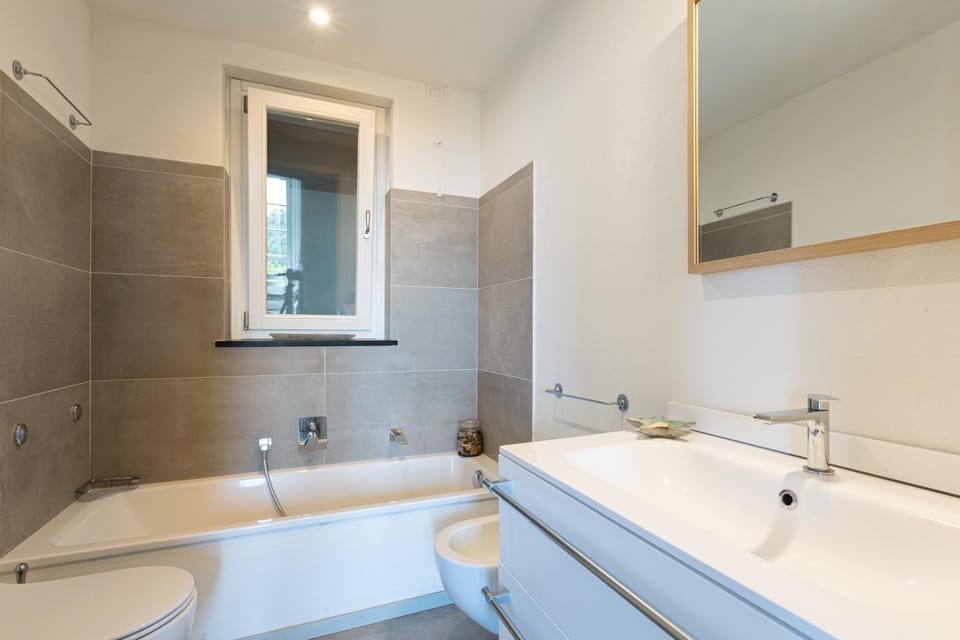 Shower, Toilet, Bathroom, Bath, towels