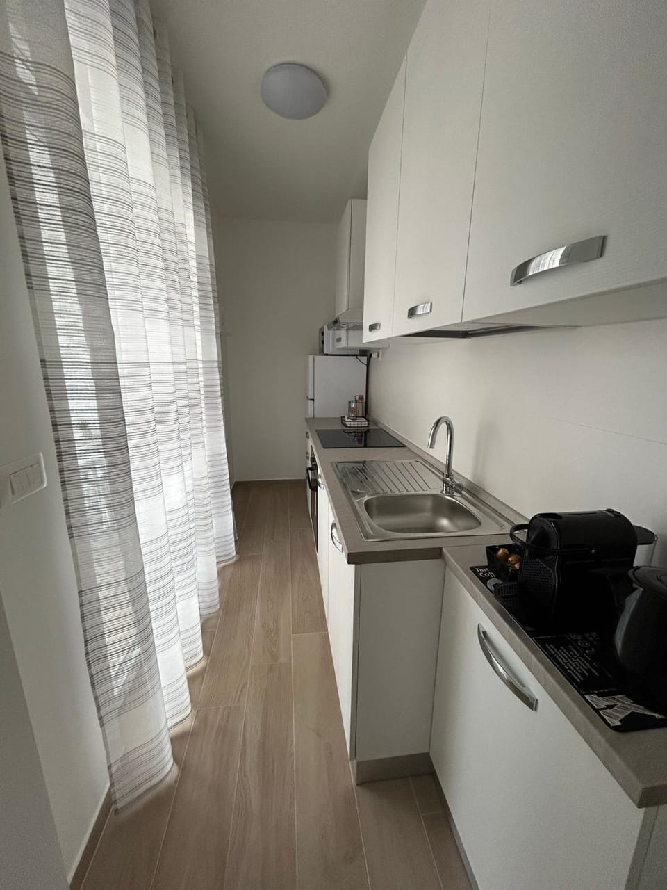 Kitchen or kitchenette, oven