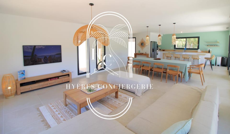 Communal lounge/ TV room, TV and multimedia, Living room