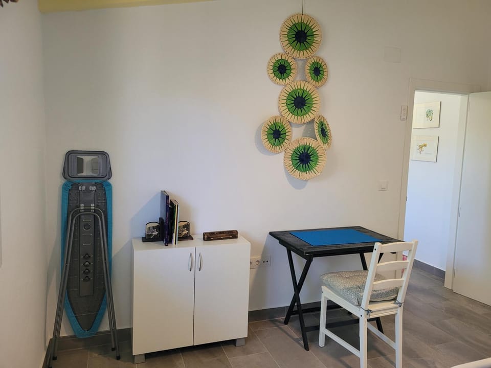 Bedroom, flat iron