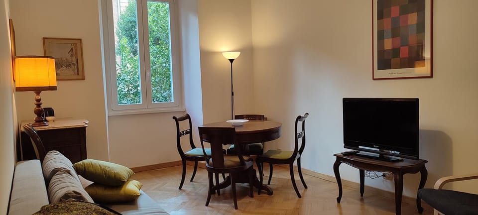 TV and multimedia, Living room, Dining area