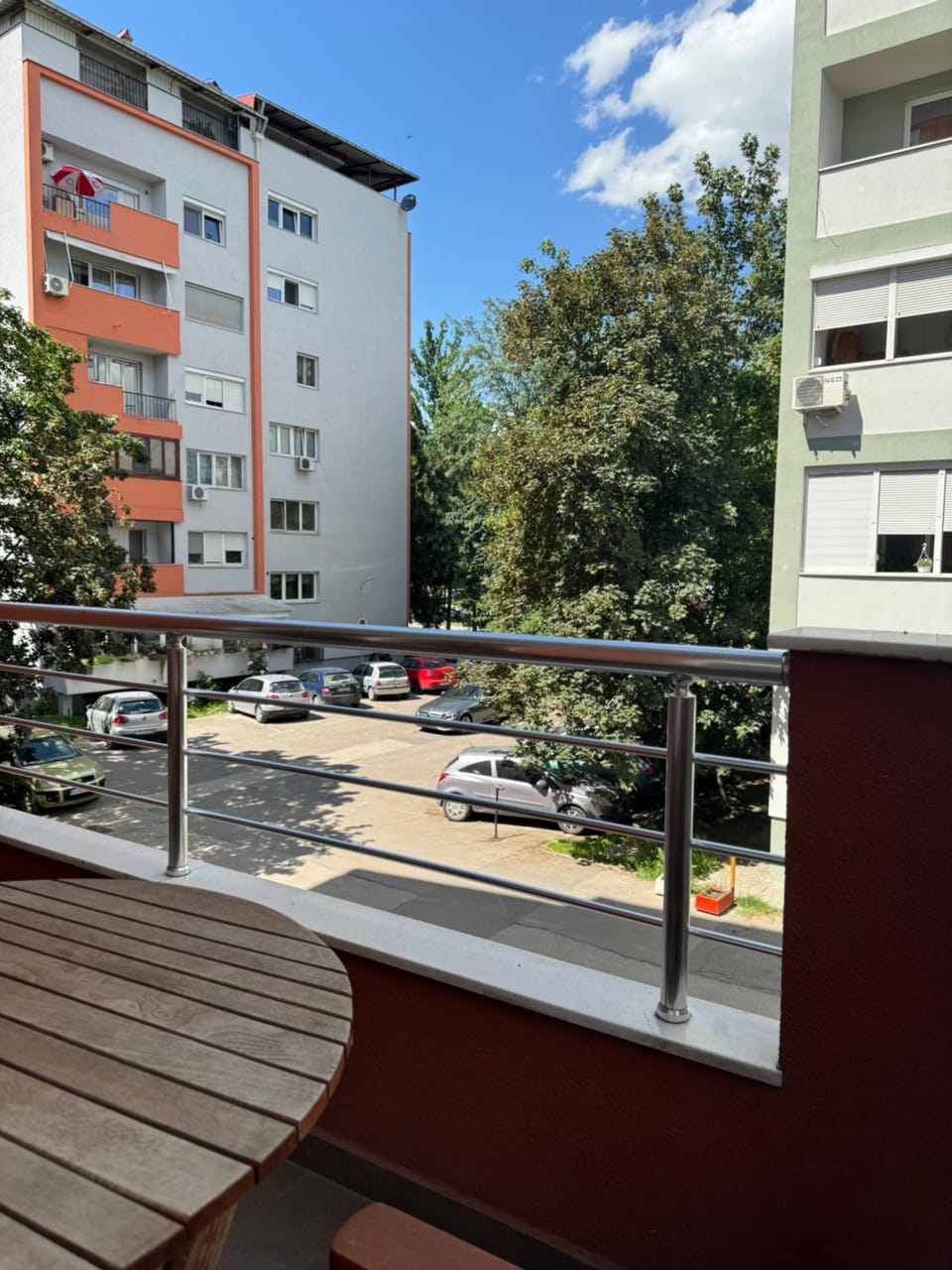 Property building, Day, Neighbourhood, View (from property/room), Balcony/Terrace, Street view, Location, Parking