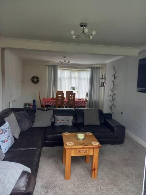 Modernised home with 2 bedrooms in Cardiff House in Cardiff