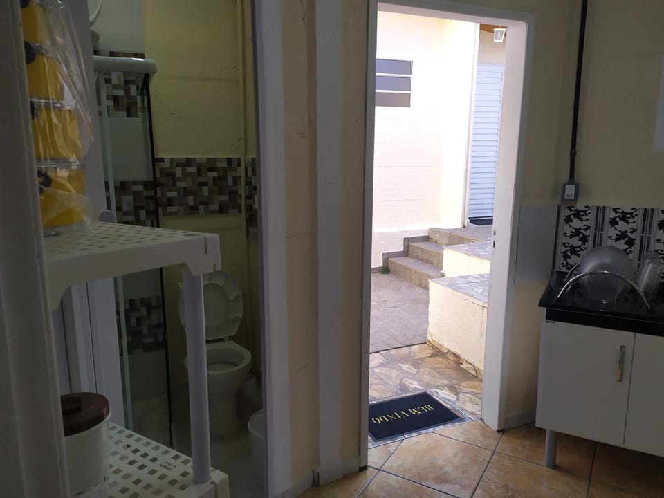 Pousada-Flat-Kitnet Mobiliada c Sala e 40m2 de conforto Apartment in Atibaia