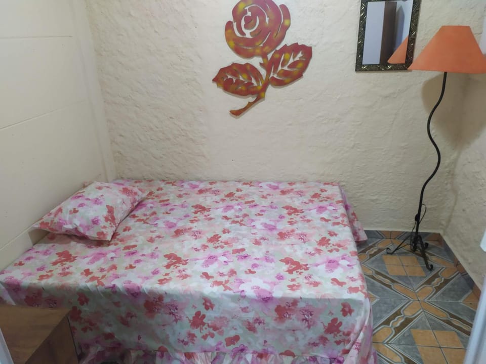 Pousada-Flat-Kitnet Mobiliada c Sala e 40m2 de conforto Apartment in Atibaia