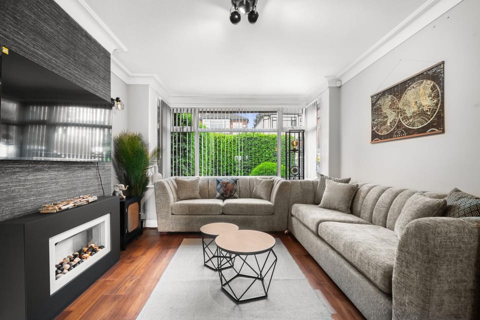 TV and multimedia, Living room, Seating area