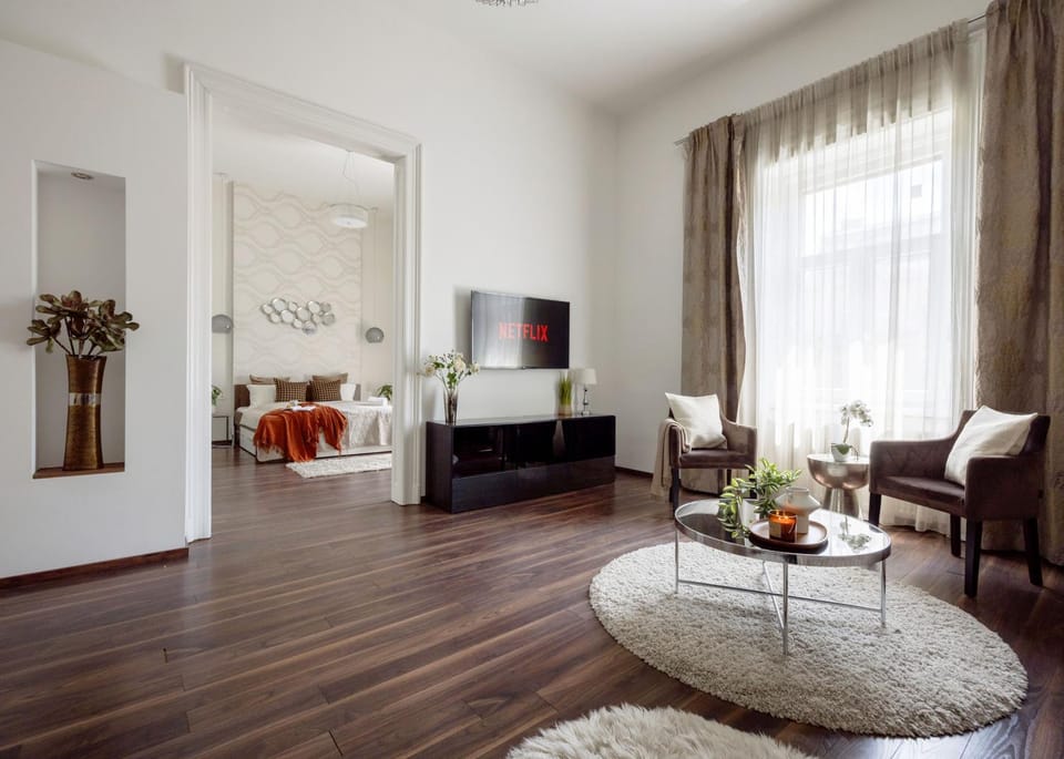 Discover Your Budapest Retreat-Walk to Parliament Apartment in Budapest