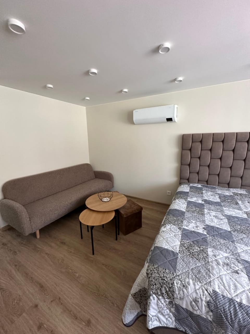 Bedroom, air conditioner