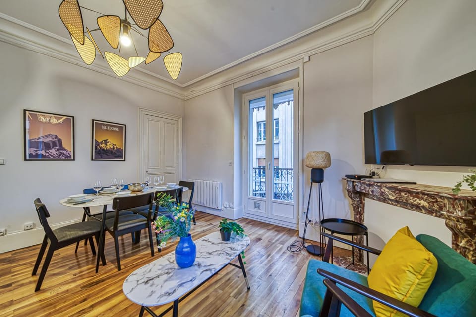 Communal lounge/ TV room, TV and multimedia, Living room, Dining area