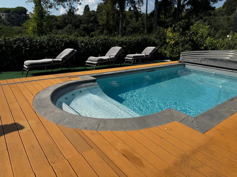 SUITE FLORE - Oasi di Relax in un elegante VILLA Apartment in Genoa