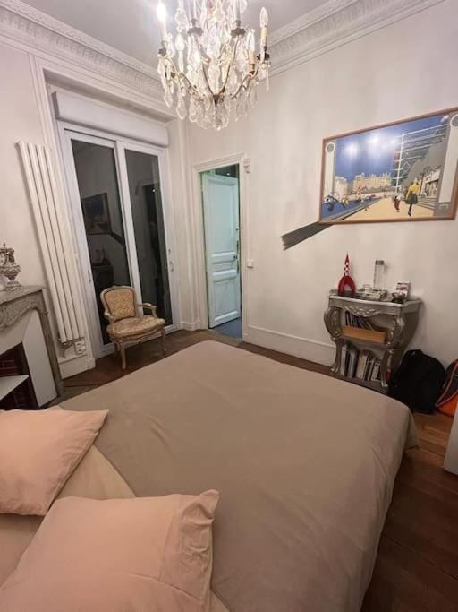 Grande chambre privée sur jardin arboré Vacation rental in Paris