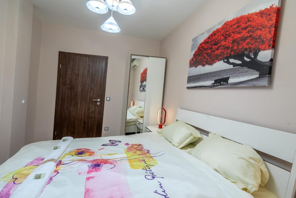 Bed, Decorative detail, Bedroom, wardrobe