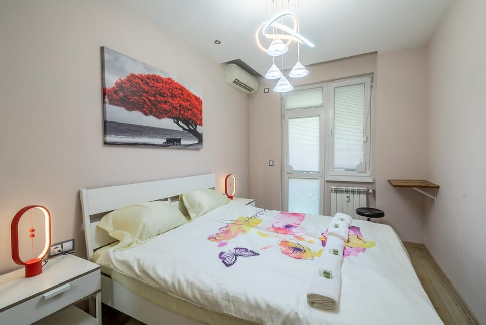 Bed, Bedroom, towels