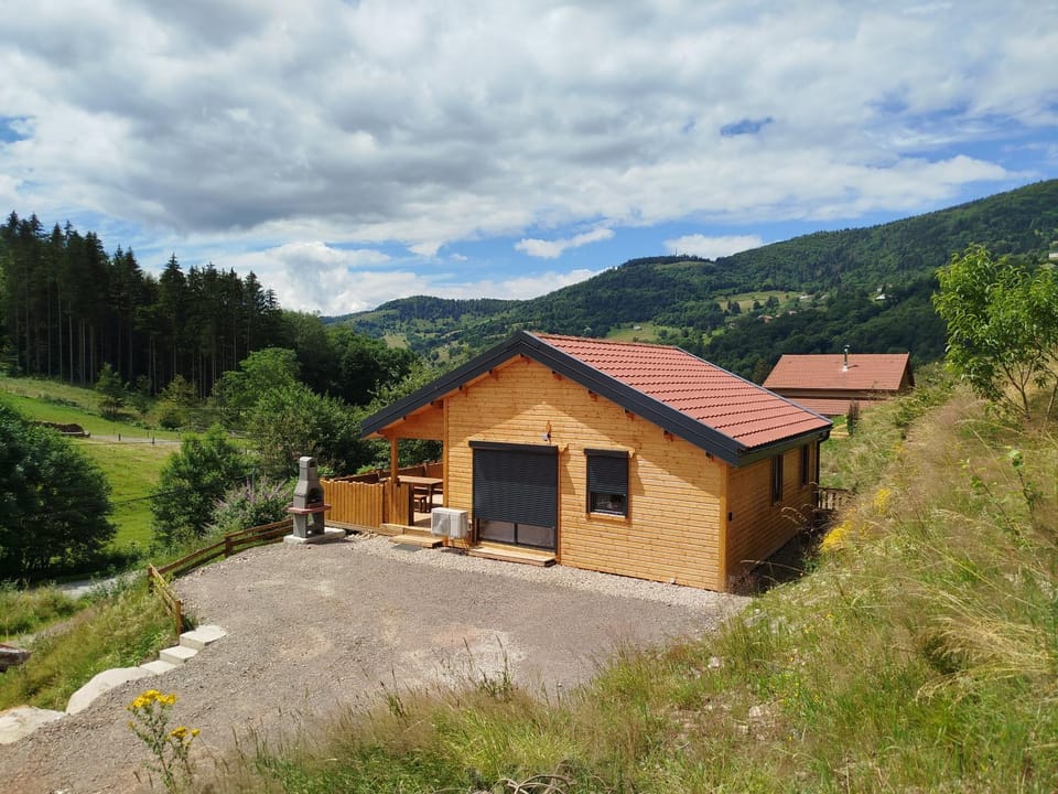 Property building, BBQ facilities, View (from property/room)
